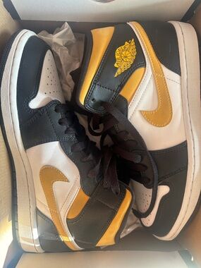 Jordan Men's High-Top Sneakers in Black White and Yellow